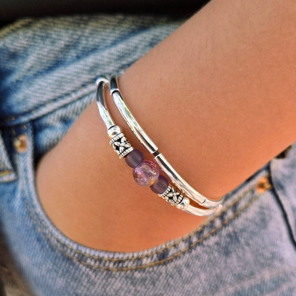 Encouragement bracelet with amethyst in silver and black leather