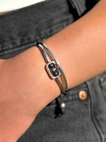 Elara Silver and Black Adjustable Bracelet With Pearls