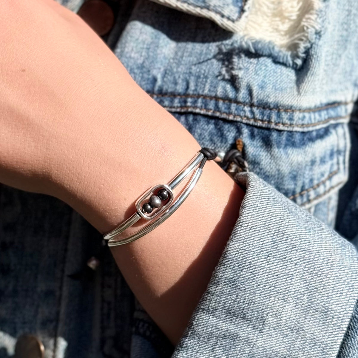 Elara Adjustable Bracelet – Black & Silver Pearls on Double Leather