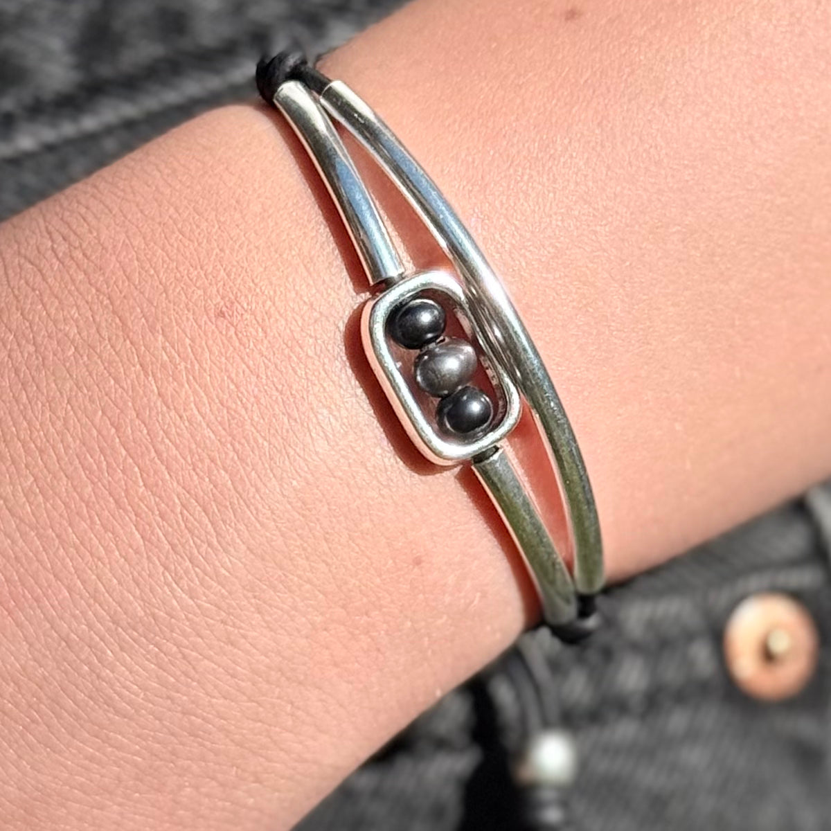 Elara Adjustable Bracelet – Black & Silver Pearls on Double Leather