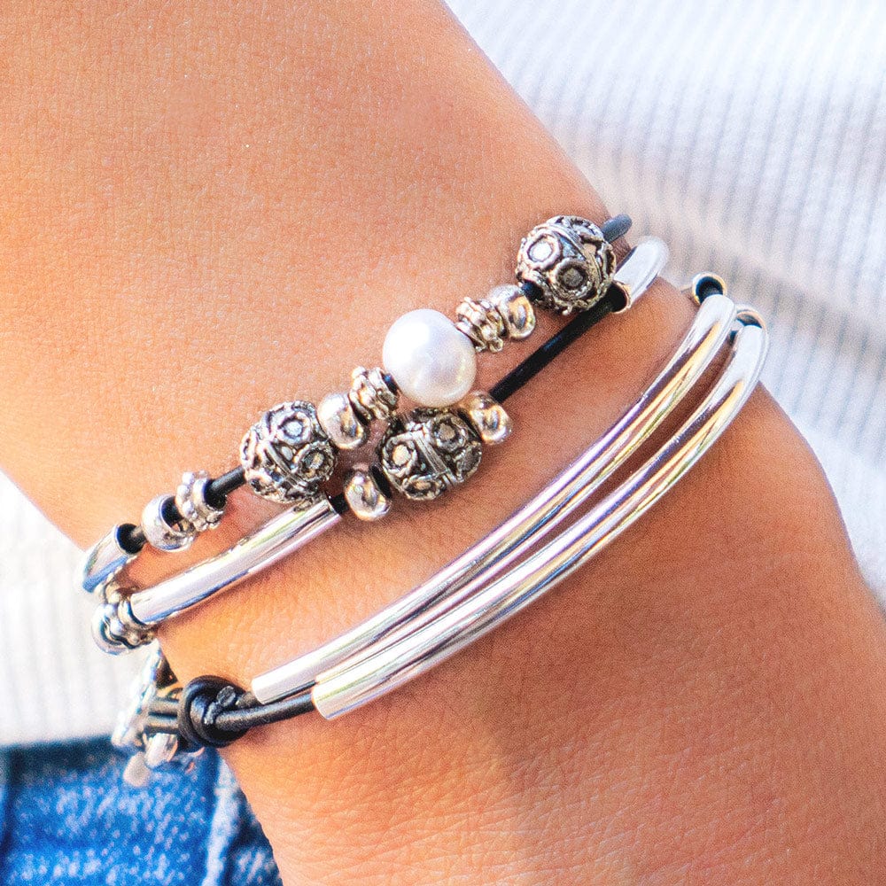 Mini Holly Silver Bracelet Natural Black Leather with Freshwater Pearl