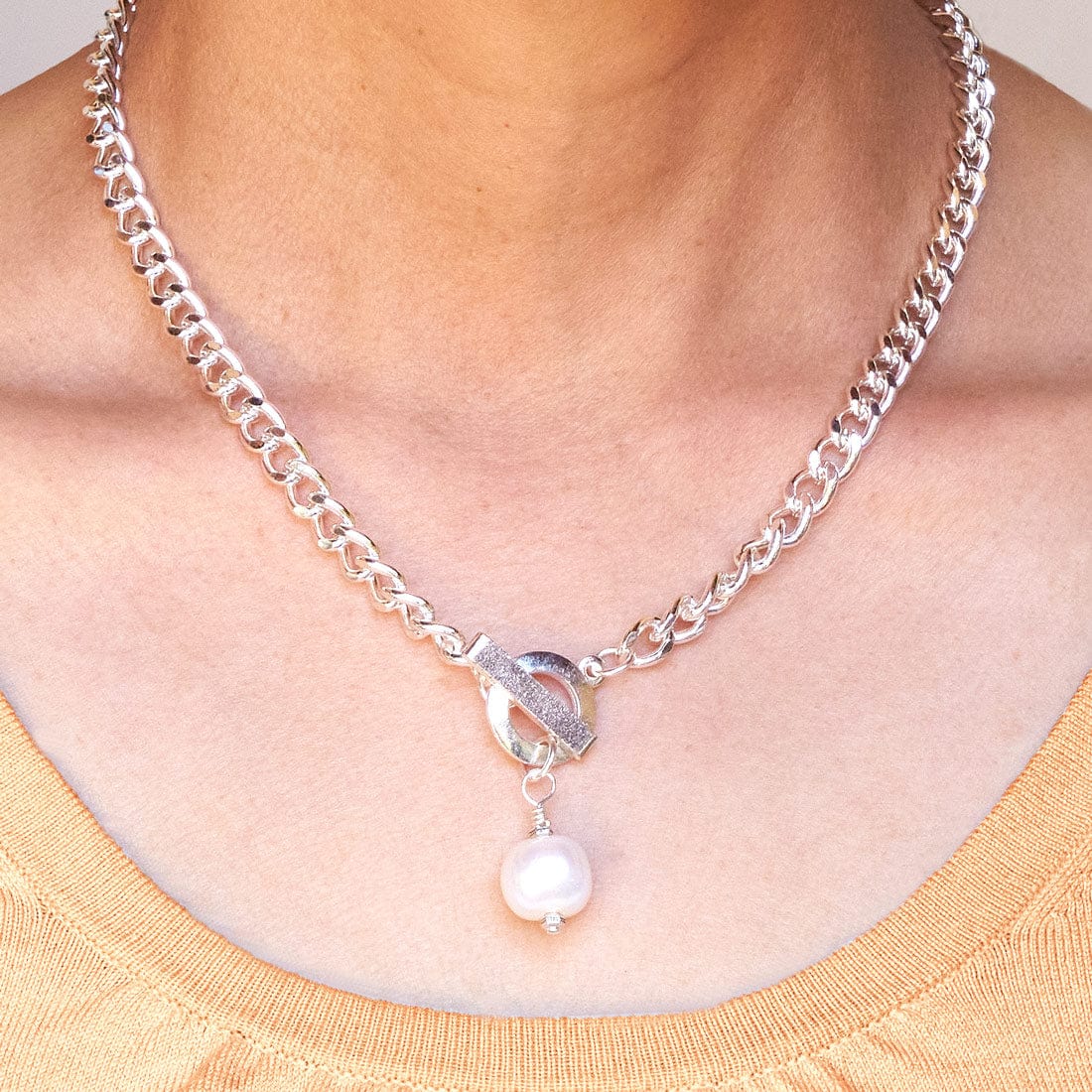 Glendora silver chain necklace with toggle clasp and pearl pendant