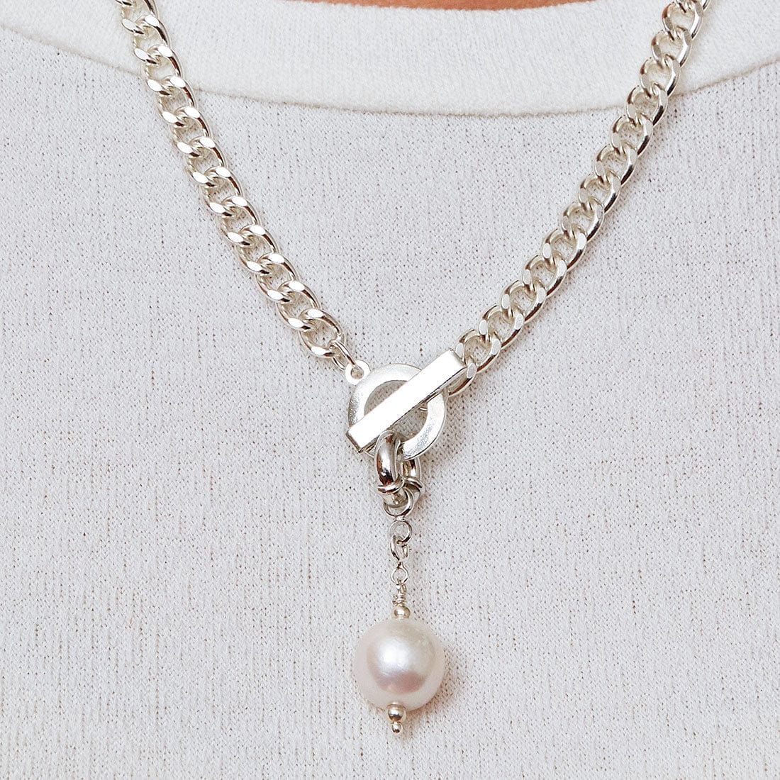 Glendora silver chain necklace with toggle clasp and pearl pendant