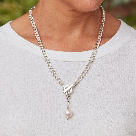 Glendora Silver Chain Necklace with Toggle Clasp and Pearl Pendant – Lizzy  James