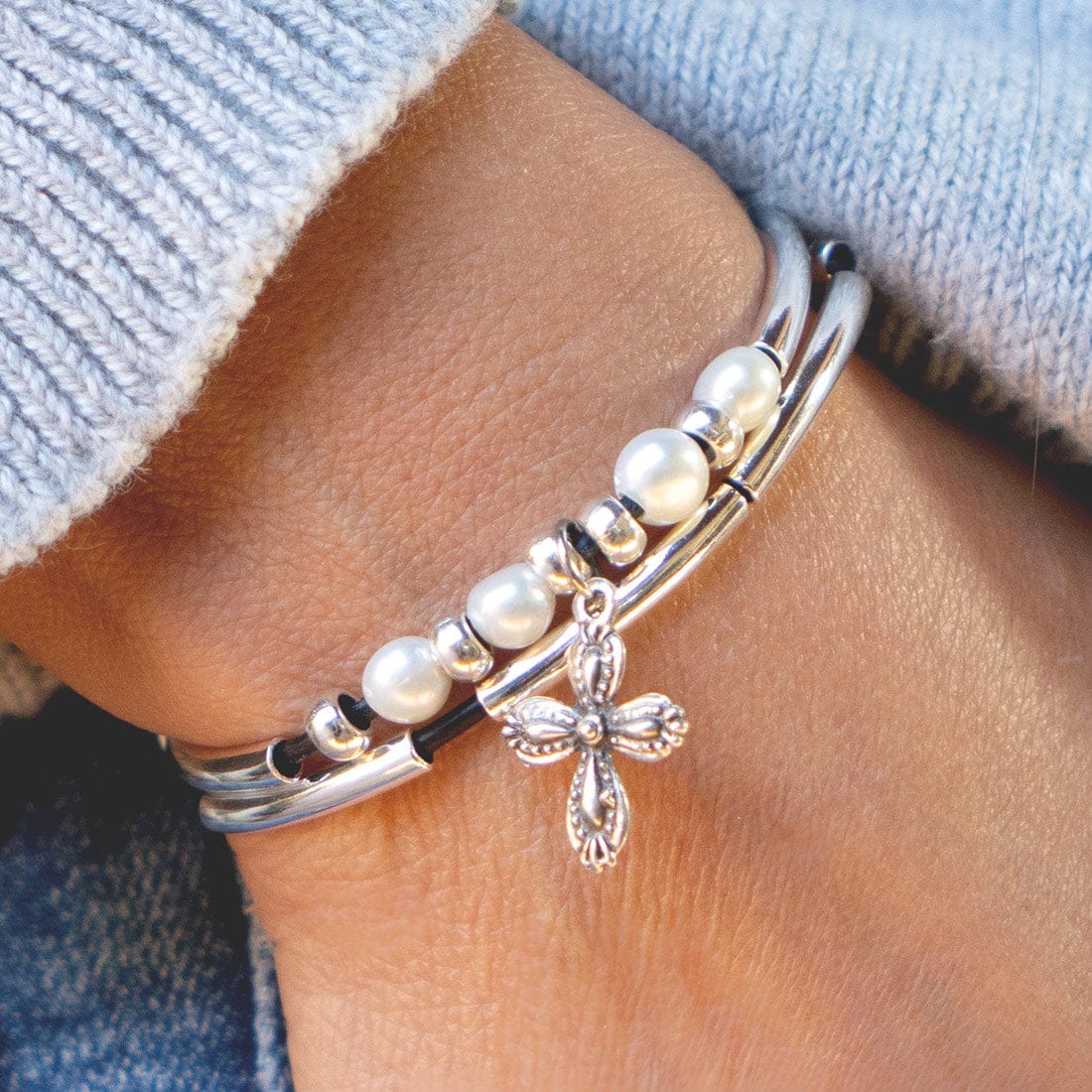 Saint adjustable bracelet AYCC with fancy cross charm